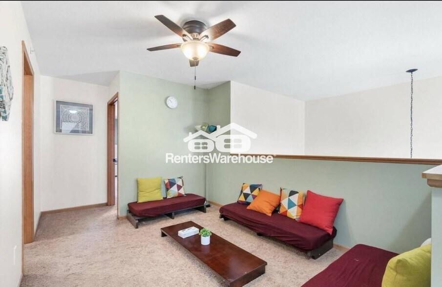 Building Photo - 9518 Roosevelt Dr