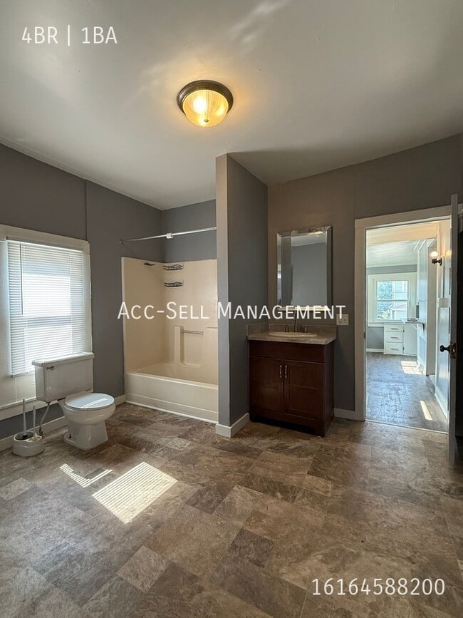 Building Photo - 419 Brenner St NE