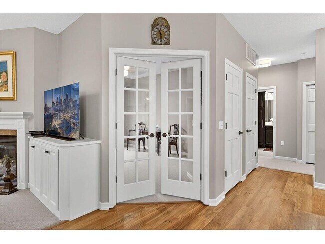 Building Photo - 5250 Grandview Square