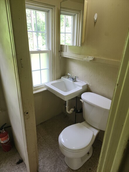 Half Bathroom 3rd fl - 4349 Andover Ter