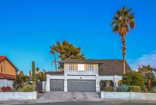 Building Photo - This stunning five-bedroom home, is an entertainer's dream!