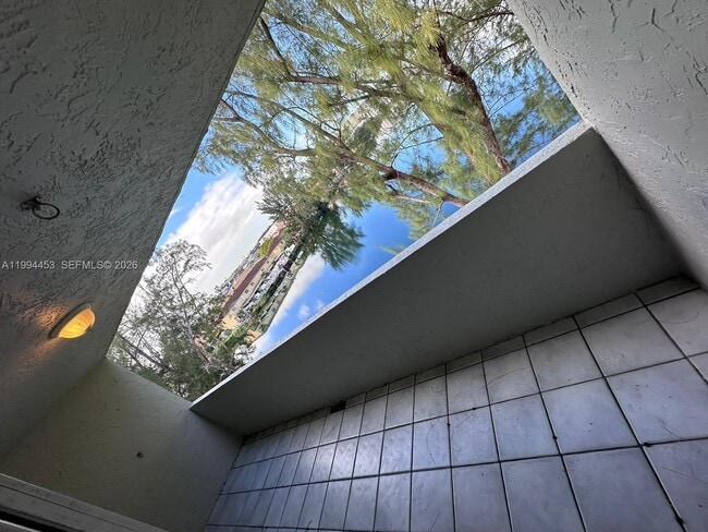 Building Photo - 10000 NW 80th Ct