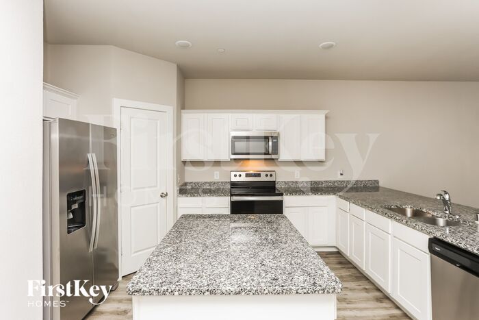 Building Photo - 616 Ava Trl