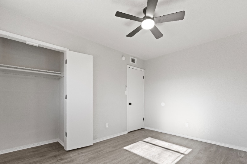 Building Photo - 1304 Pinewood Ct