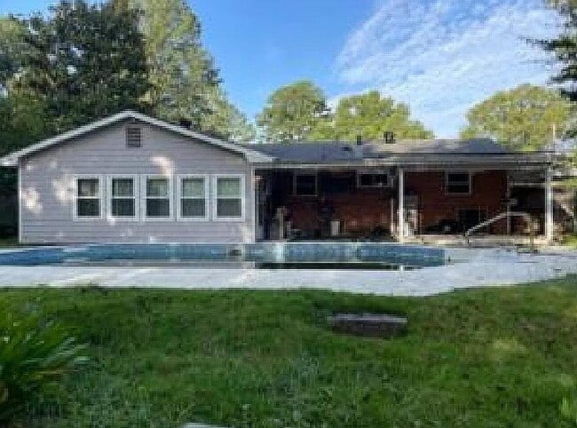 Building Photo - 1108 Rosewood Dr