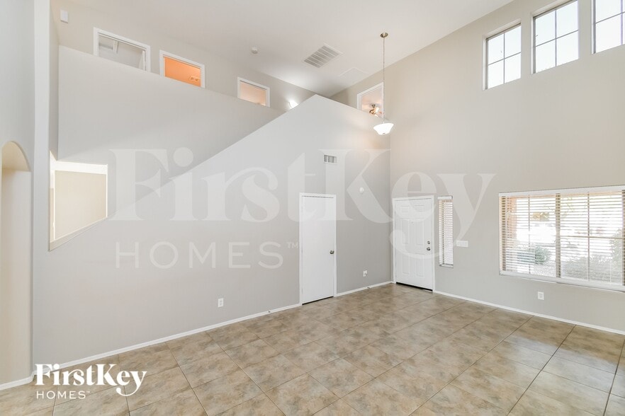 Building Photo - 29344 N Yellow Bee Dr