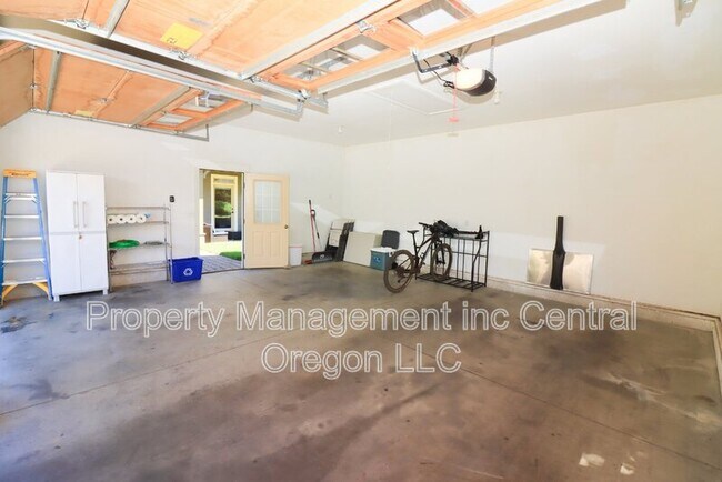 Building Photo - 577 W Jefferson Ave