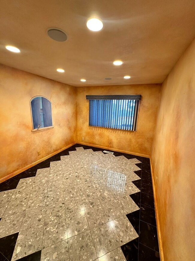 Building Photo - Exquisite Belmont Estate with Luxurious Am...