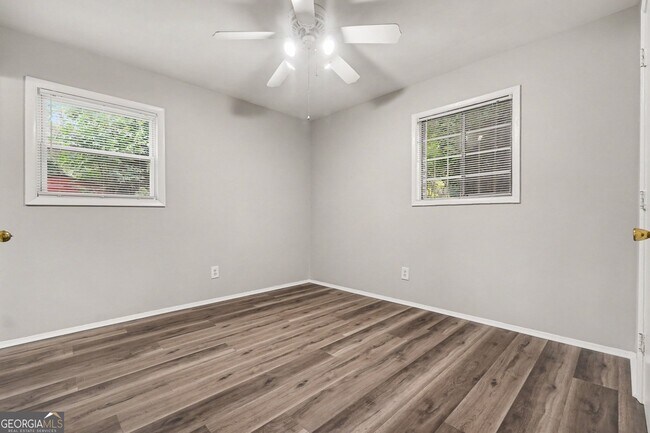 Building Photo - 1315 Pineglen Dr