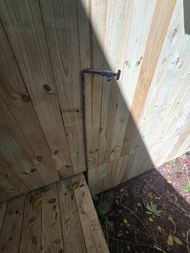 Building Photo - 1901 NW S River Dr