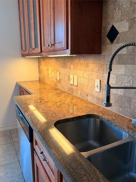 Building Photo - 407 E 45th St