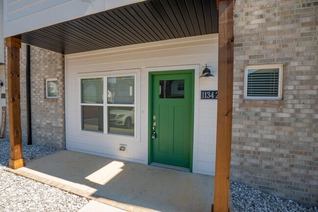 Primary Photo - 1195 N Pink Ter