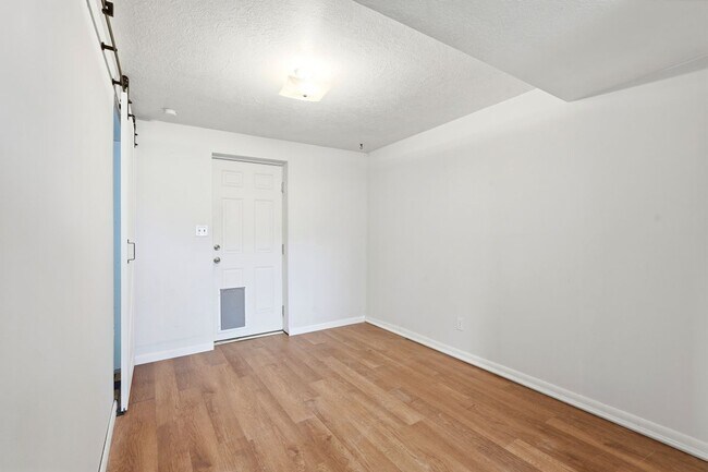 Building Photo - 666 W 725 N