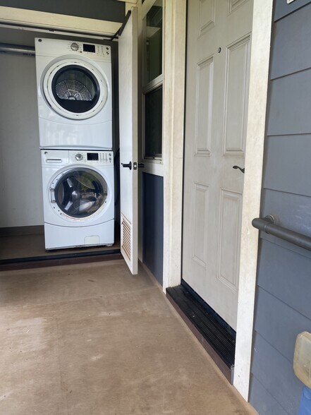 Building Photo - 50 Kihalani St