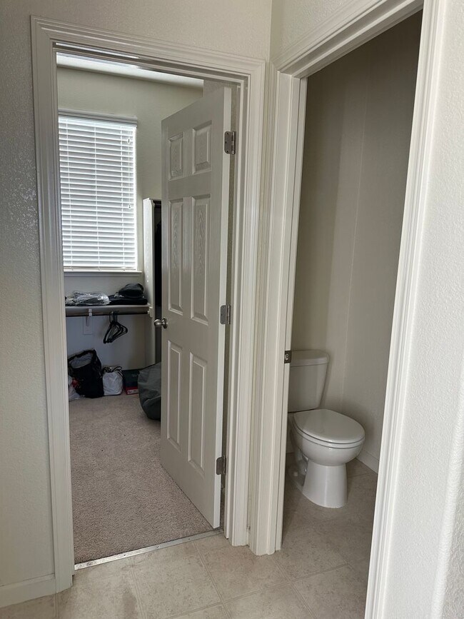 Building Photo - Beautiful Northside Los Banos Rental