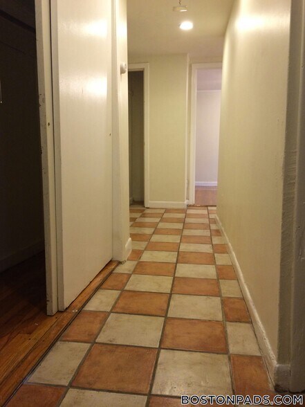 Building Photo - 107 Gordon St