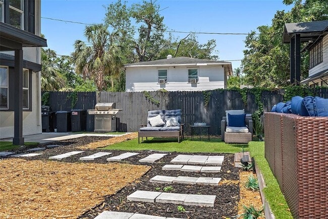 Building Photo - 2810 2nd Ave S