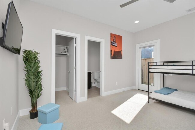 Building Photo - 3812 Leeland St