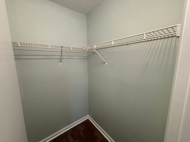 Building Photo - 5202 Fox Ct