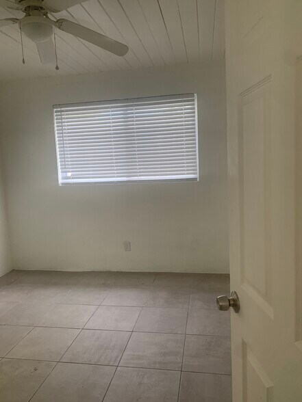 Building Photo - 401 NW 16th Ave