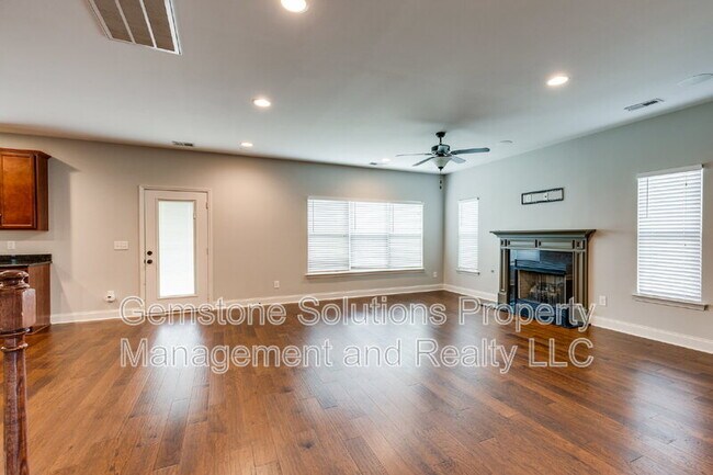 Building Photo - 2605 Paddock Park Dr