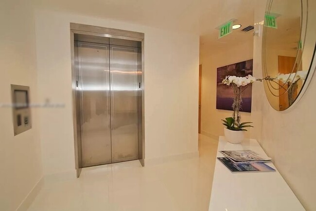 Private elevator & Foyer - 9703 Collins Ave