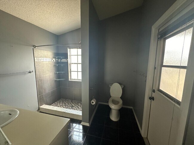 Building Photo - 5818 Bambi Dr