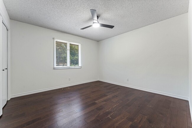 Building Photo - 7 Whitwick Ln