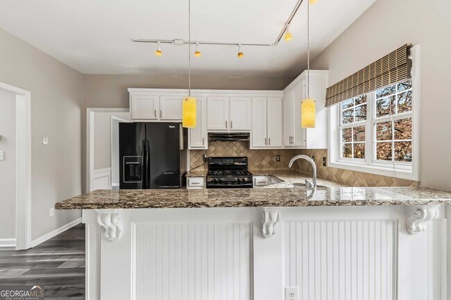 Building Photo - 825 Somerset Vale Dr