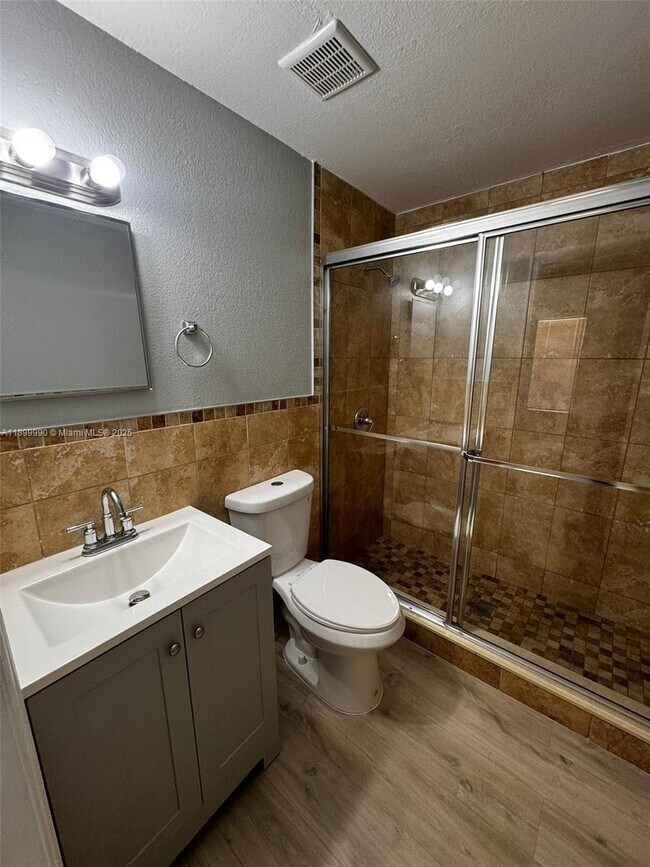 Building Photo - 141 W 6th St