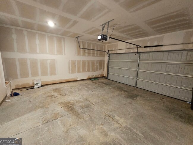 Building Photo - 190 Hampton Cir