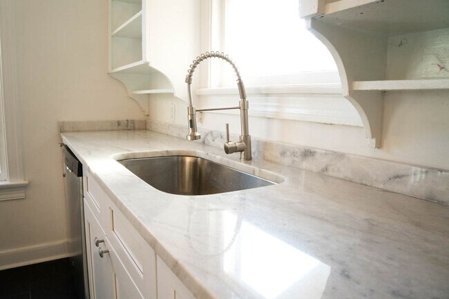 Building Photo - Lovely, Renovated Vintage 3 BR Home! Off-Street Parking, Covered Porch & Patio; Dogs Ok!