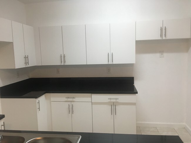 Building Photo - 1398 NE 33rd Ave