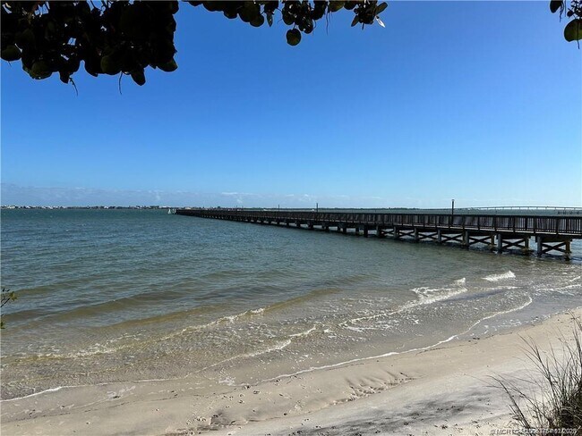 Building Photo - 2646 NE Pelican Wy