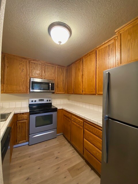 kitchen - 1501 Woodlake Dr