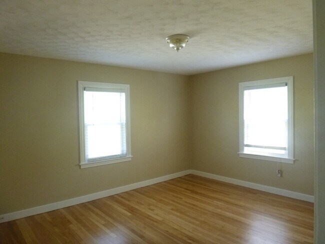 Building Photo - 130 Uncatena Ave