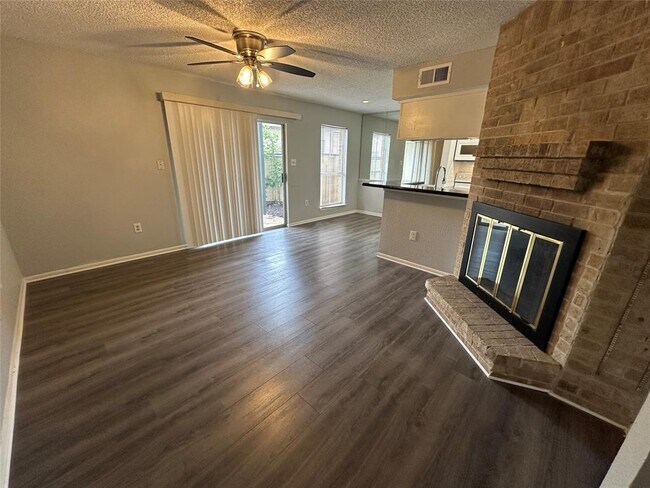 Primary Photo - 250 El Dorado Blvd