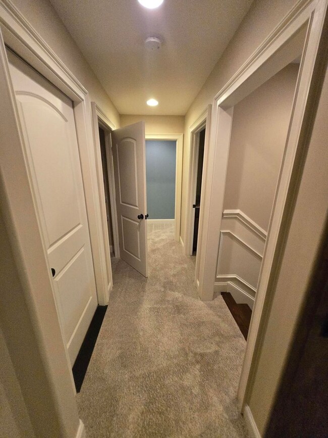 Building Photo - Luxury 4-Bedroom Home with Outdoor Oasis i...