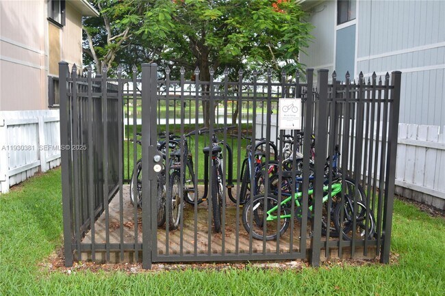 Building Photo - 9727 Hammocks Blvd