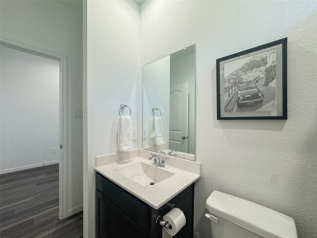 Building Photo - 519 Newcomb Holw Dr