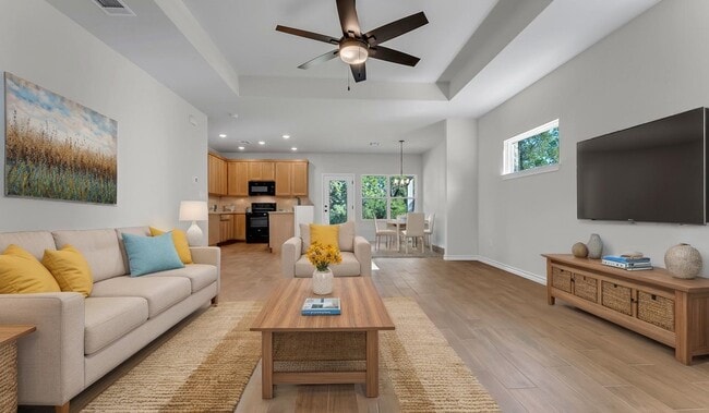 Building Photo - 115 Primrose Ln