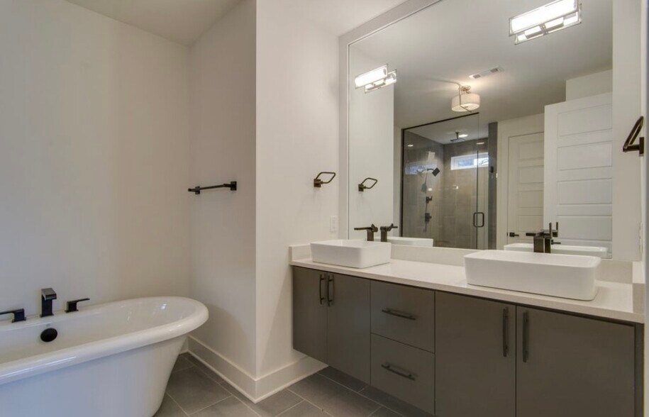 Building Photo - 3325 Felicia St