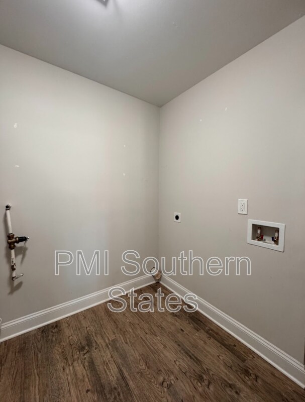 Building Photo - 200 Walnut Hill Dr