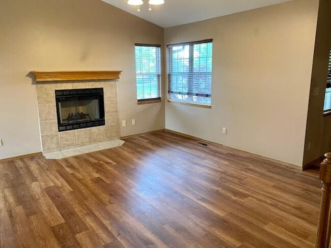 Building Photo - 4 bedroom/3 bath house (12110 E Laguna)