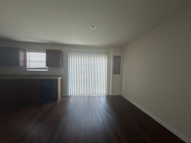 Building Photo - 80 BC