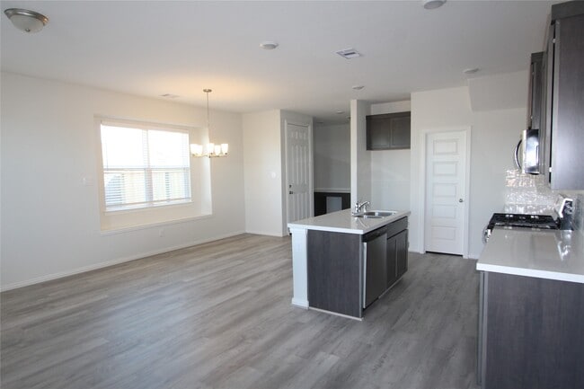 Building Photo - 27802 Western Crk Ct