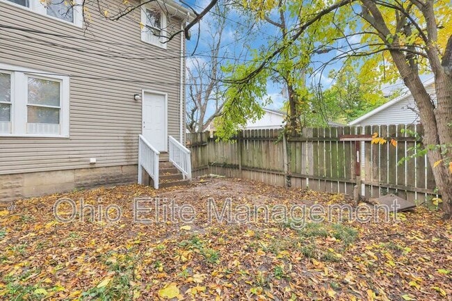 Building Photo - 1038 Forest St