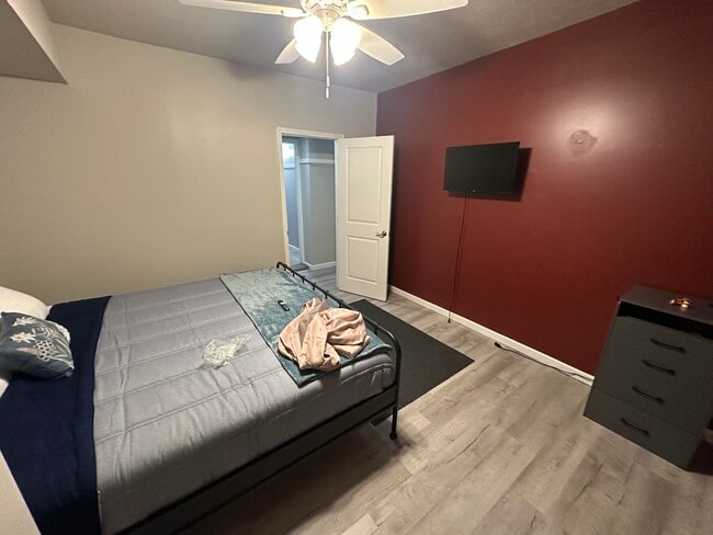 Building Photo - 1734 E Carson St