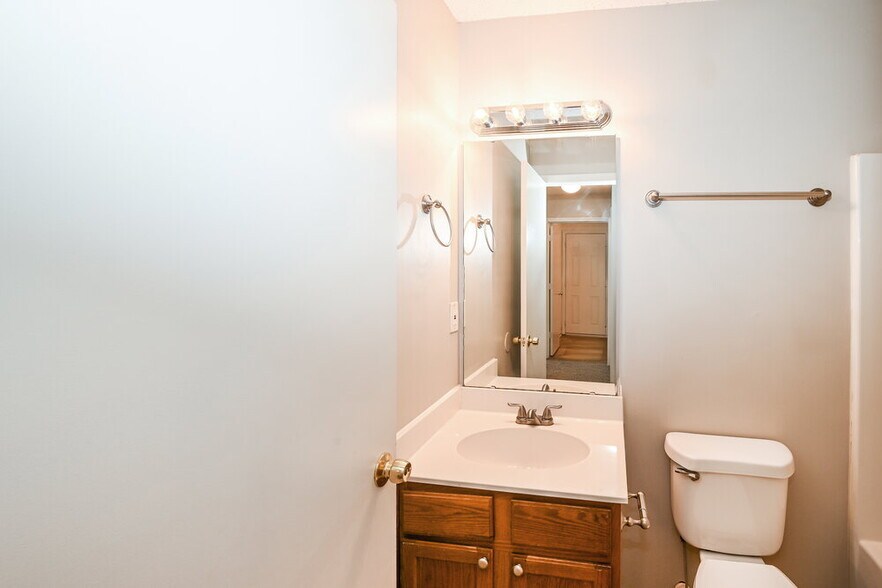 Building Photo - 5880 Mahogany Pl SW