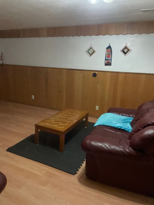 Building Photo - Spacious 4BR House in Fairview Heights
